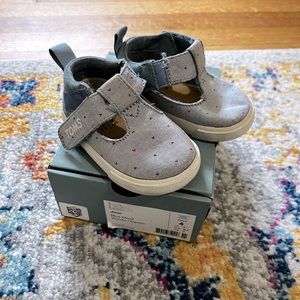 TOMS Infant Toddler ‘Joon’ Denim Mary Jane Velcro Strap shoes, 4T